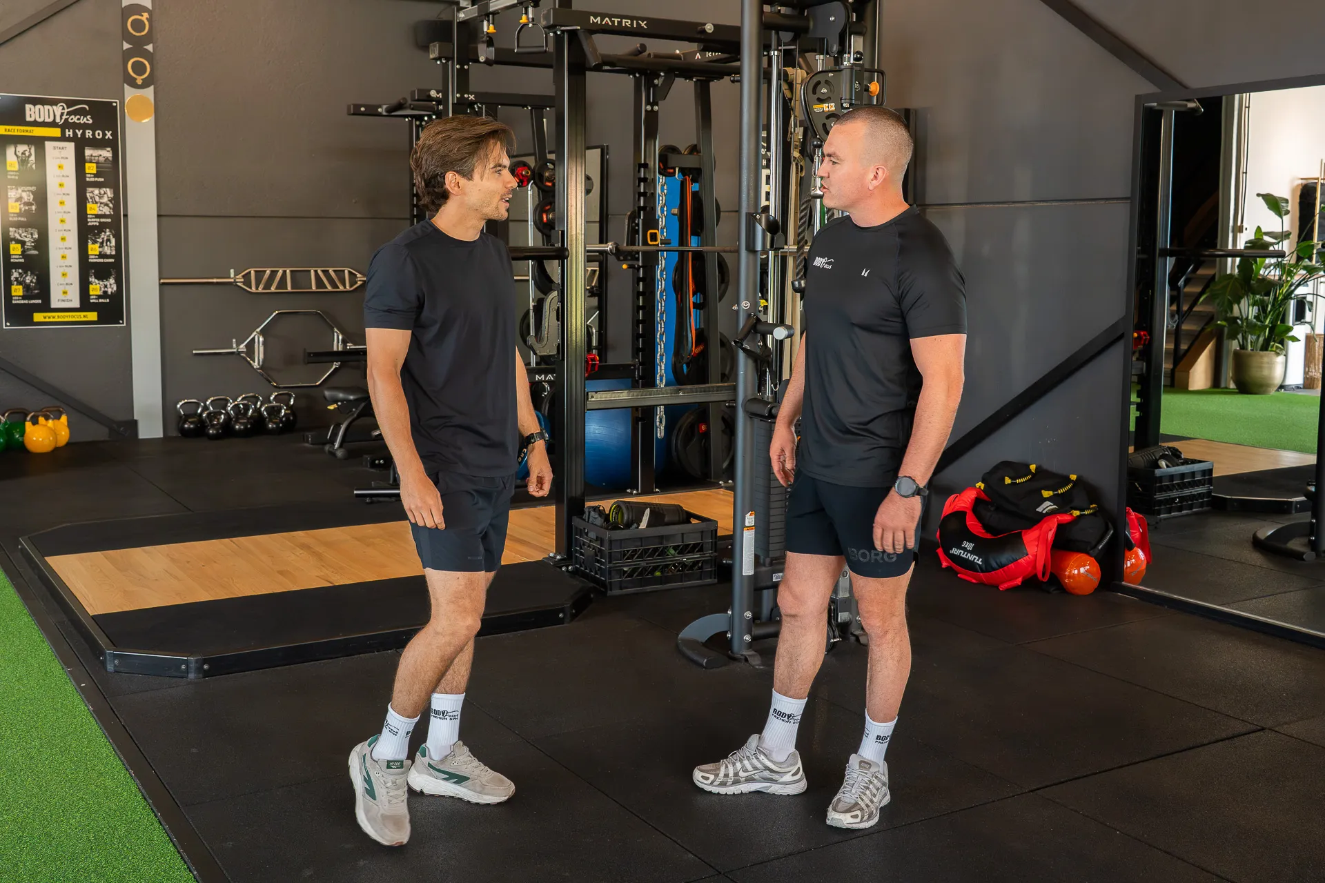 Twee ondernemers in gesprek in de Body Focus gym